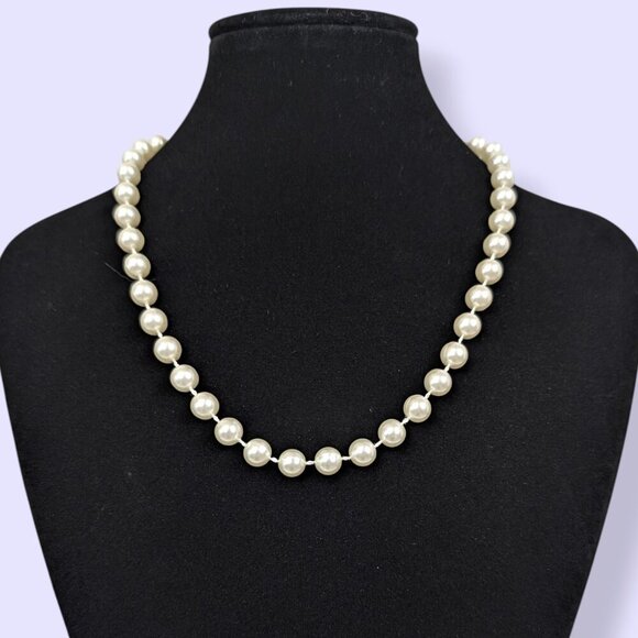 (2/$20) Vintage Faux Pearl Necklace - Picture 1 of 5